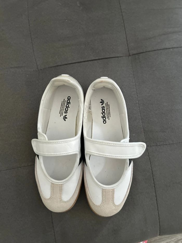 Baskets Adidas Samba Jane blanches