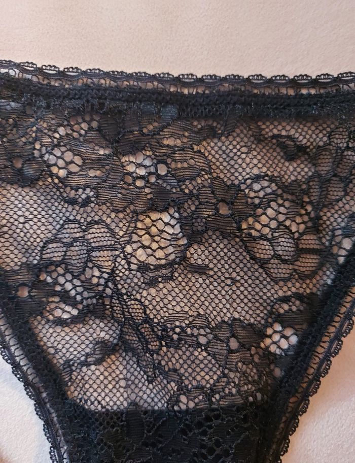 String noir dentelle - photo numéro 3