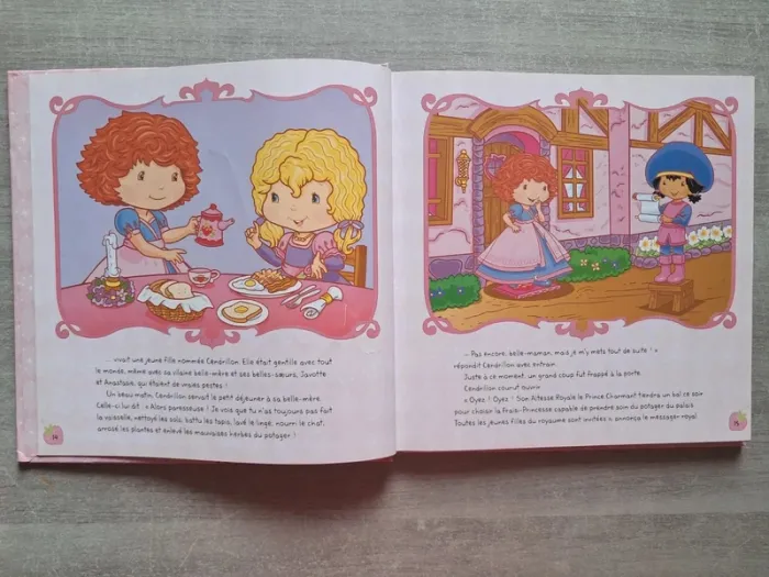 Livre mes histoires de princesse Charlotte aux Fraises - photo numéro 3