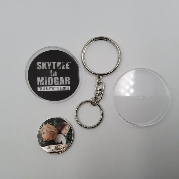 Final Fantasy VII Remake Metal Keychain – Cloud & Sephiroth