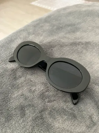 Lunette de soleil noire