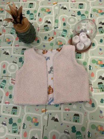 Gilet sans manches réversible fait main 24 mois