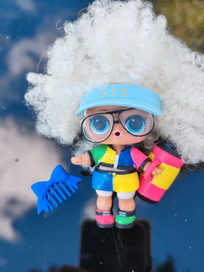 Lol surprise coupe afro et vêtements multicolores - photo numéro 3
