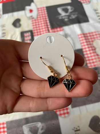 Boucles d’oreilles diamants noirs et dorés