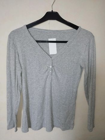 T-shirt col V manches longues