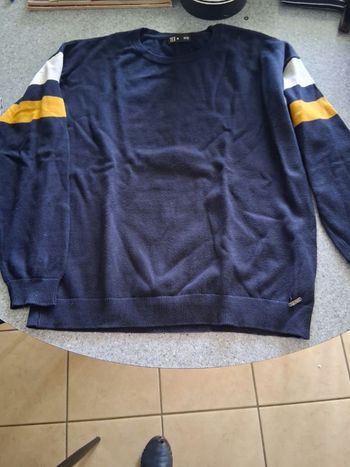 Pull bleu marine " t- 12 ans"