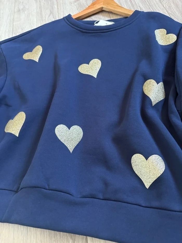Sweat bleu marine à cœurs dorés pailletés - photo numéro 3