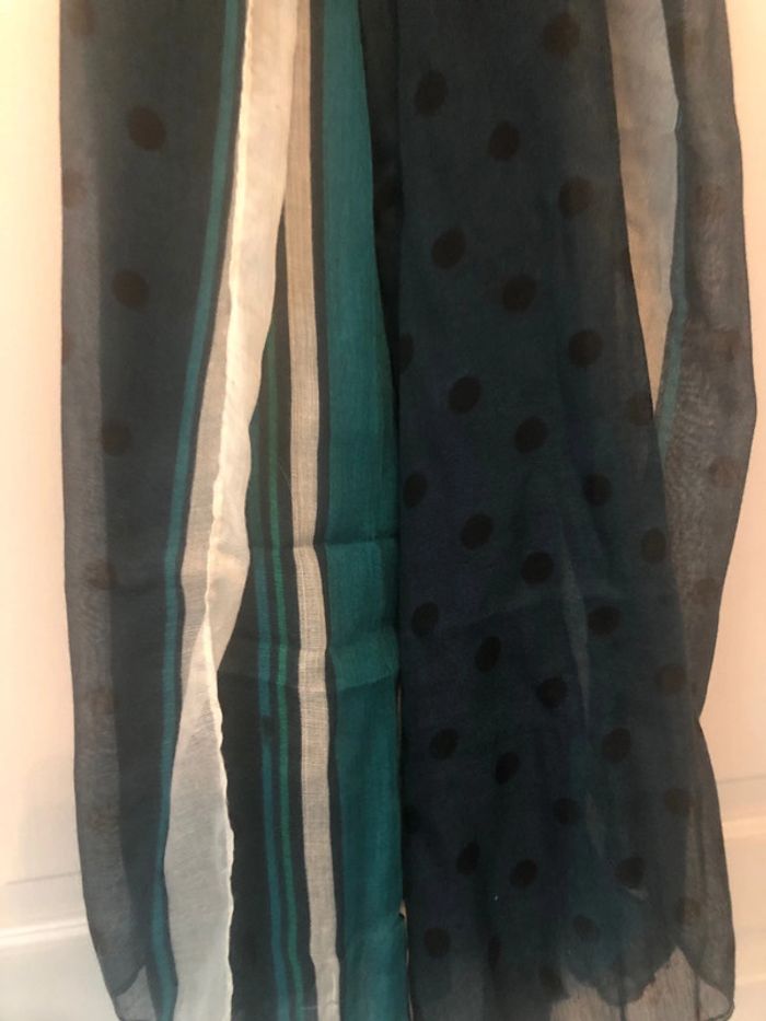 Foulard bleu /blanc/noir camaïeu - photo numéro 2