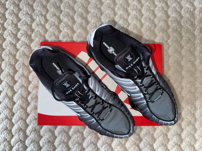 Nike Shox TL Neuf Taille 44 - photo numéro 2