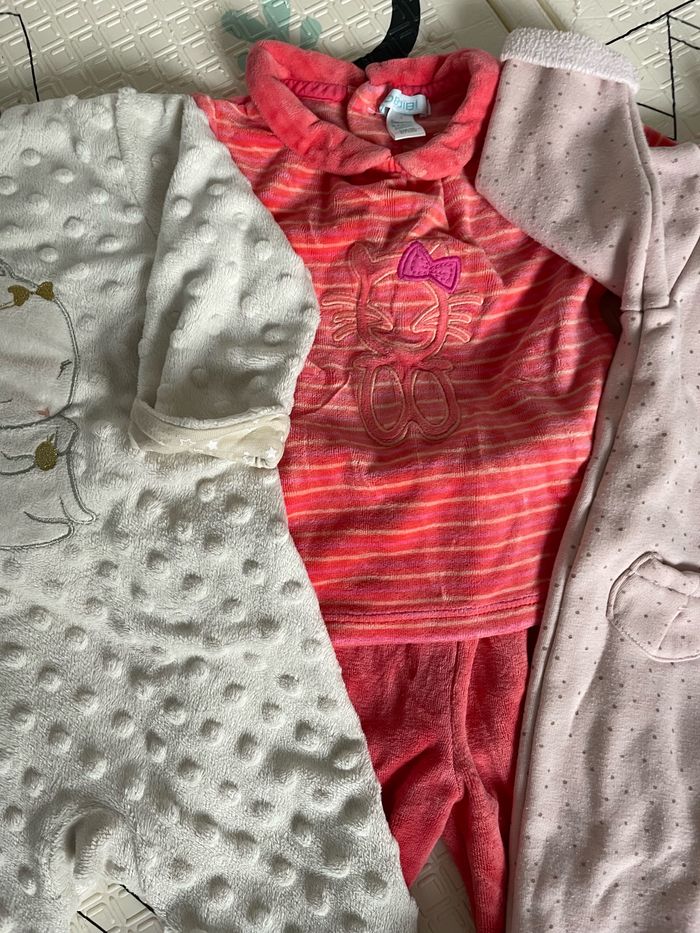Lot pyjama 6 mois - photo numéro 3