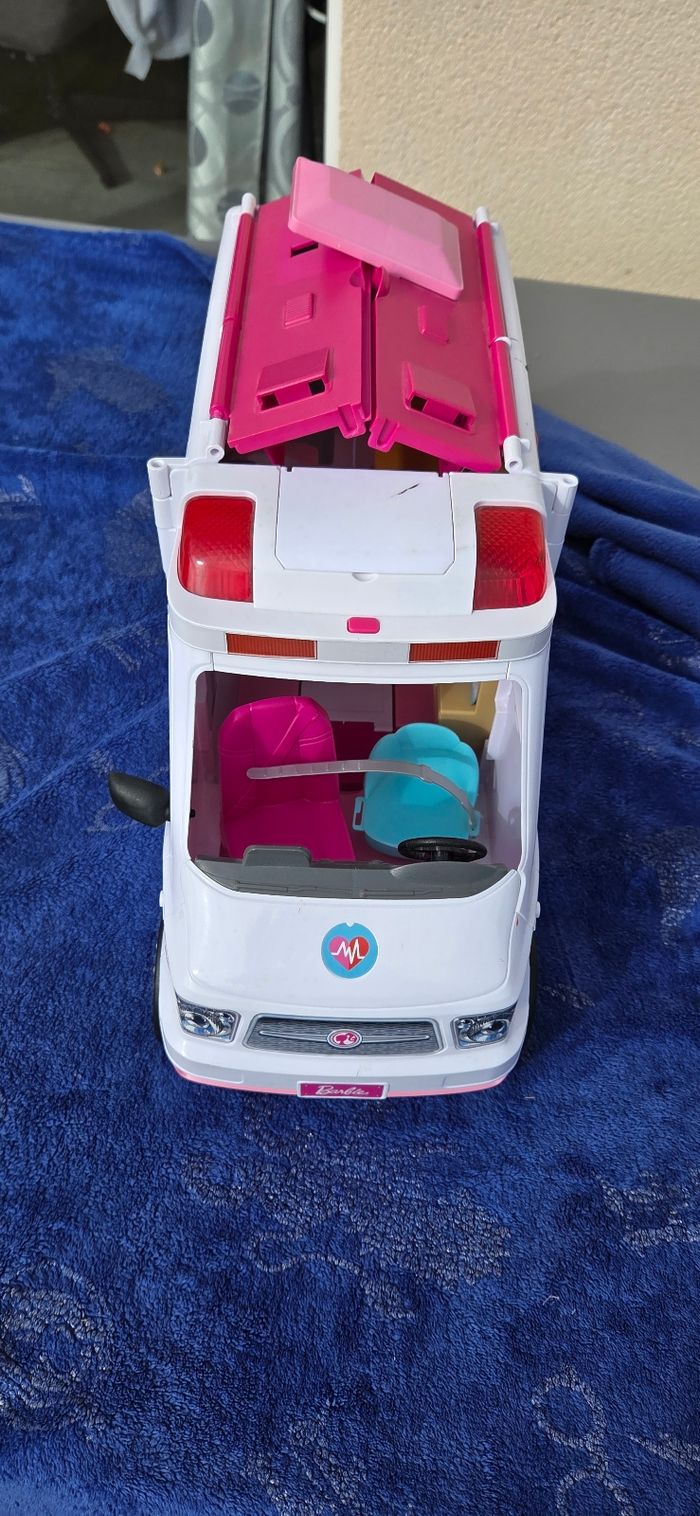 Ambulance barbie - photo numéro 2