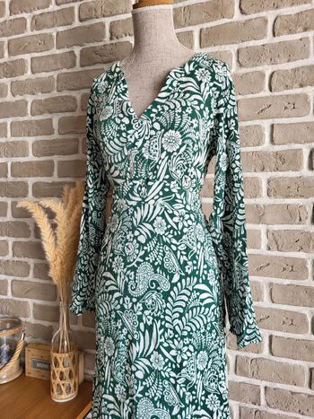 Belle robe imprimée fleuri verte et blanche - Kiabi