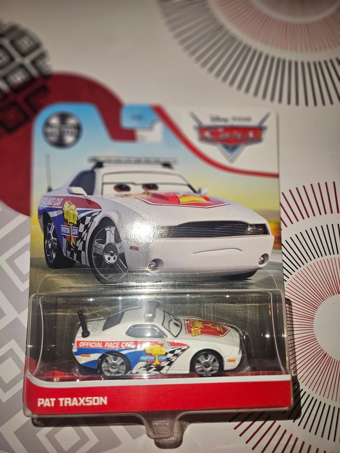 Voiture cars Mattel neuve