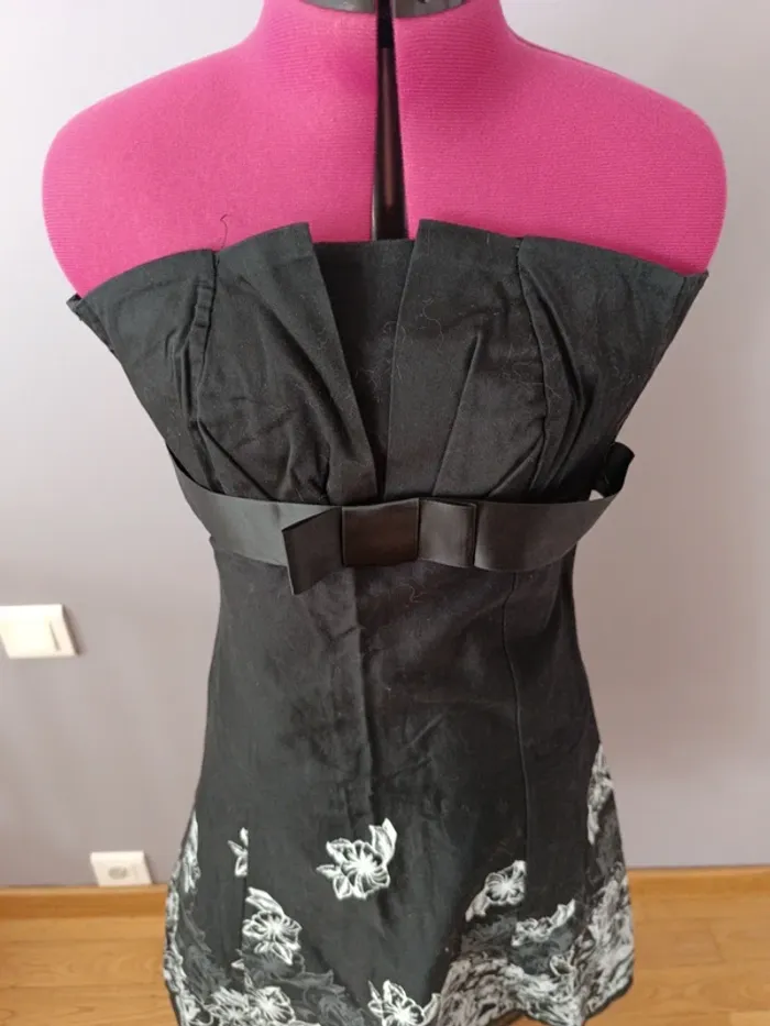 Robe bustier noire et blanche – taille 34 (très peu portée) - photo numéro 3