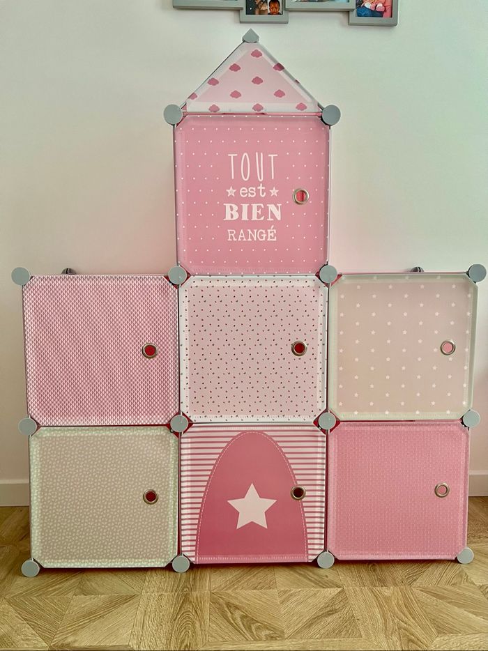 Casiers de Rangement roses chambre fille