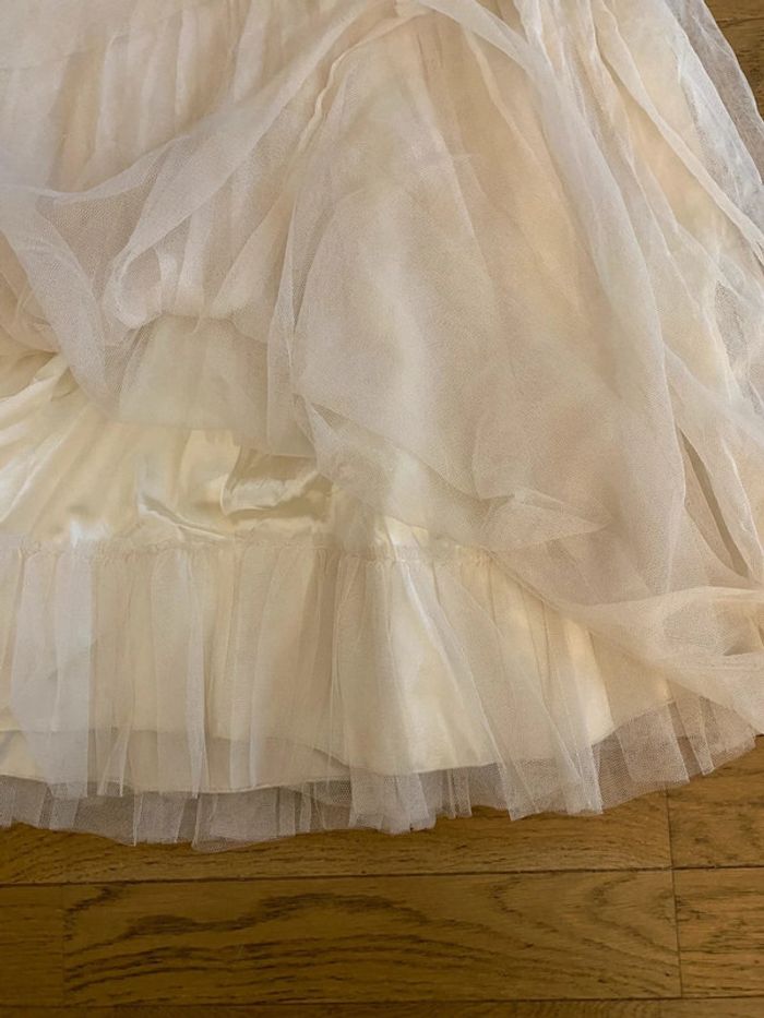 Robe de fêtes en velours noir et tulle blanc - photo numéro 4