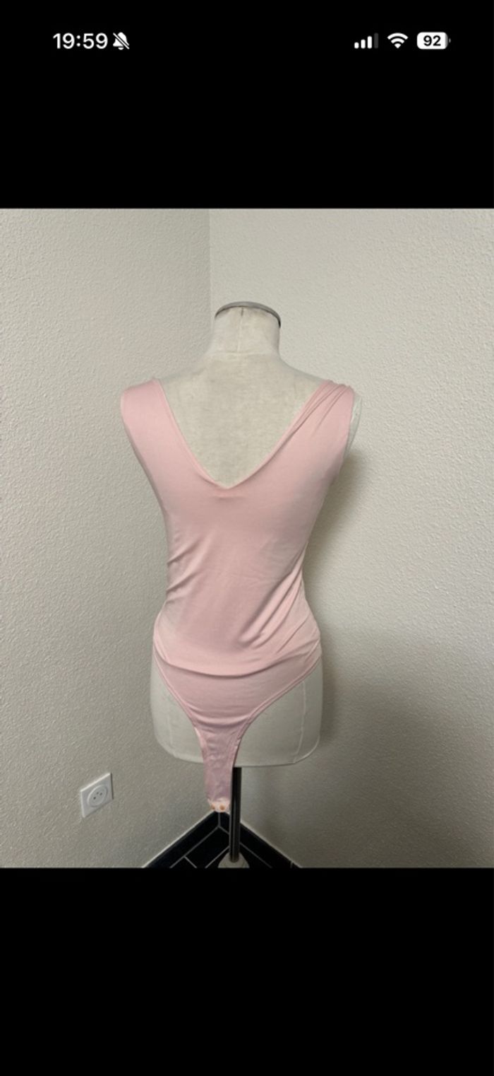 Bodies rose avec doublure col en v bouton de pression - photo numéro 4