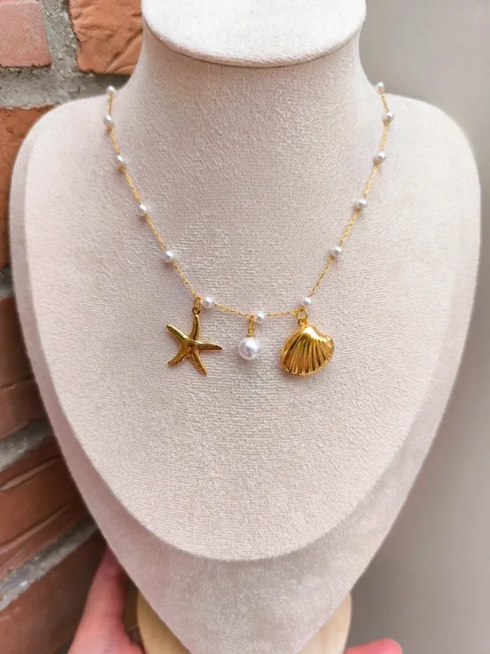 Collier doré et perles blanches avec coquillage et étoile de mer - photo numéro 4