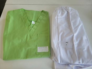 Blouse médicale + pantalon pour infirmière aide soignant en S neuf 🏷