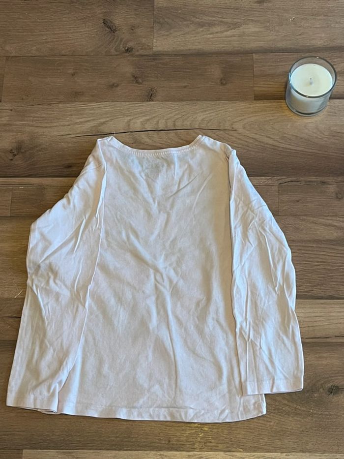 Je vend un haut manche longue fille taille 6 ans 113-119cm très bon état - photo numéro 2