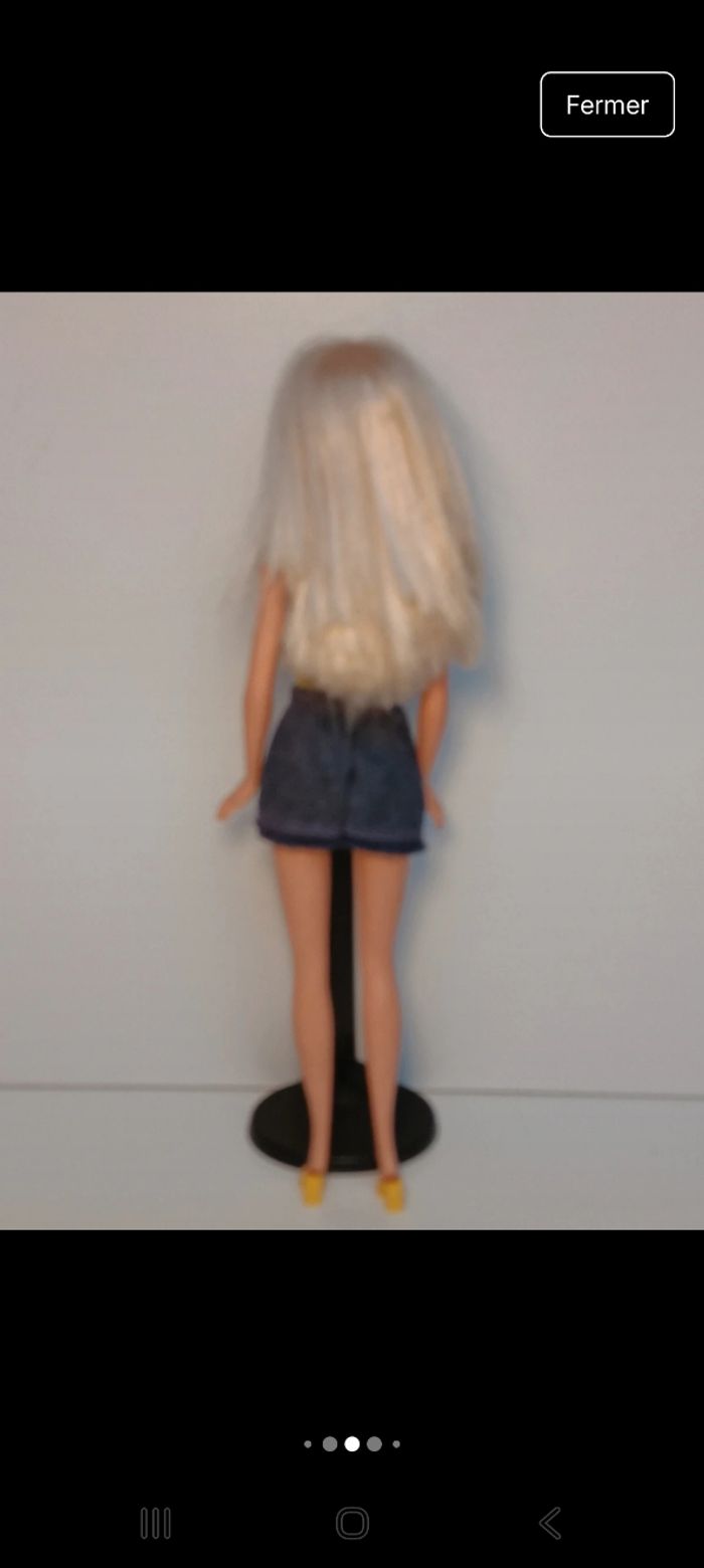 Poupée  barbie mattel ensemble bleu et jaune   tête 1998 corp 1999.
Poupée et ensemble compris - photo numéro 5