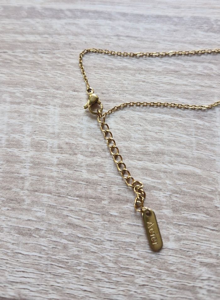 Bracelet fantaisie doré avec petite croix - photo numéro 5