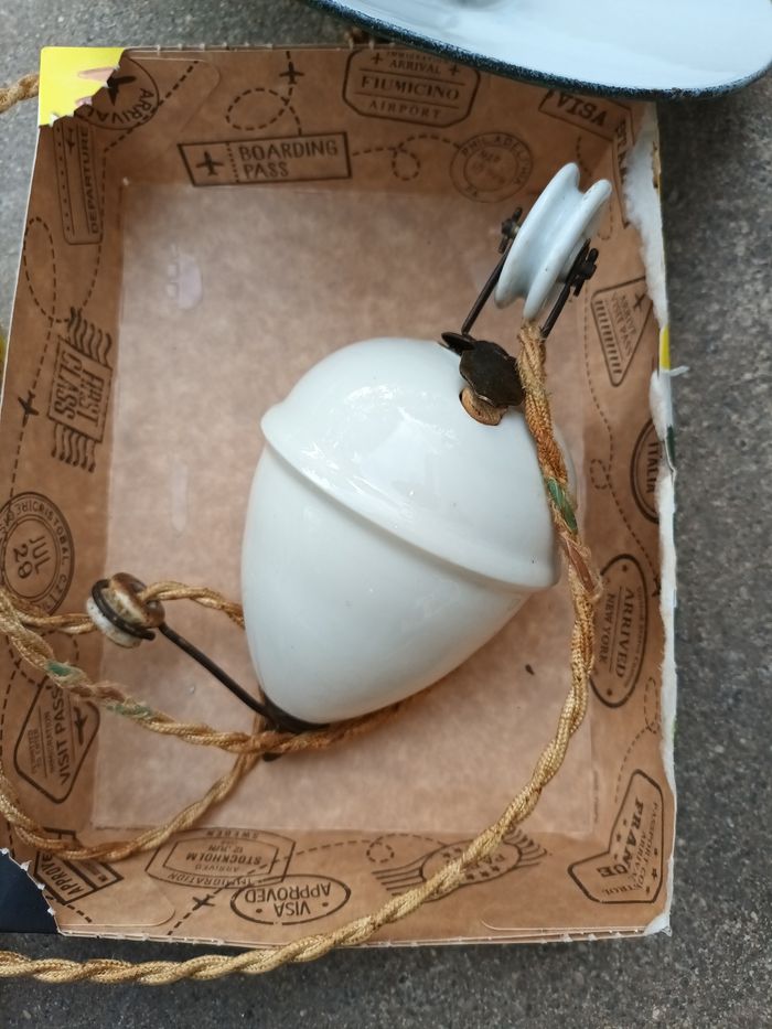 Suspension lustre porcelaine avec contrepoids ancien vintage - photo numéro 2