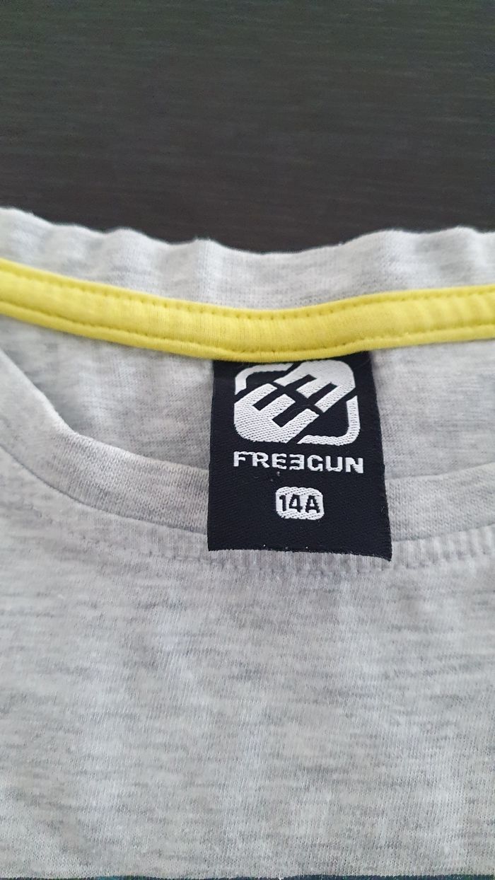 A donner dans un lot : t shirt gris en 14 ans - photo numéro 5
