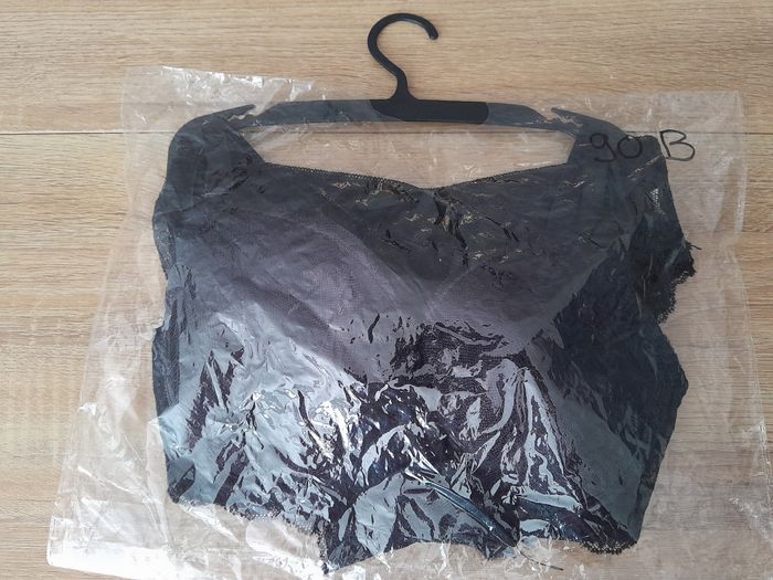 Ensemble dentelle noir soutien gorge 90B et shorty taille M/L - photo numéro 4