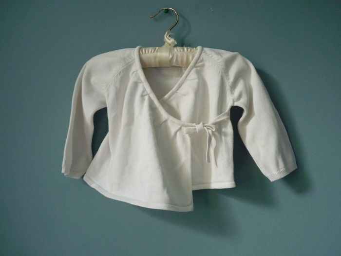 Gilet Fille Vertbaudet 18 mois cache coeur ceremonie cardigan blanc TBE