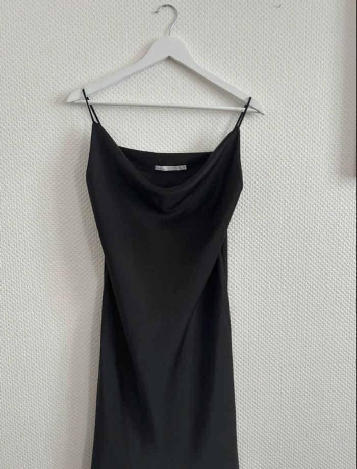 Robe satin noire