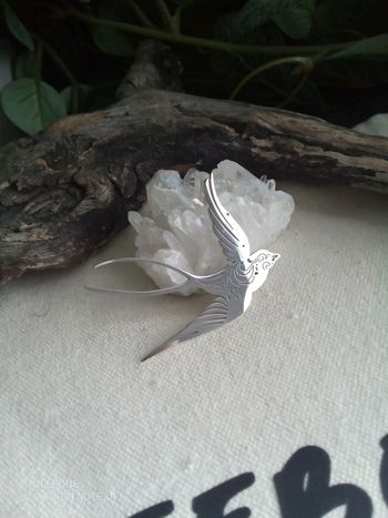 Broche hirondelle en acier inoxydable argenté