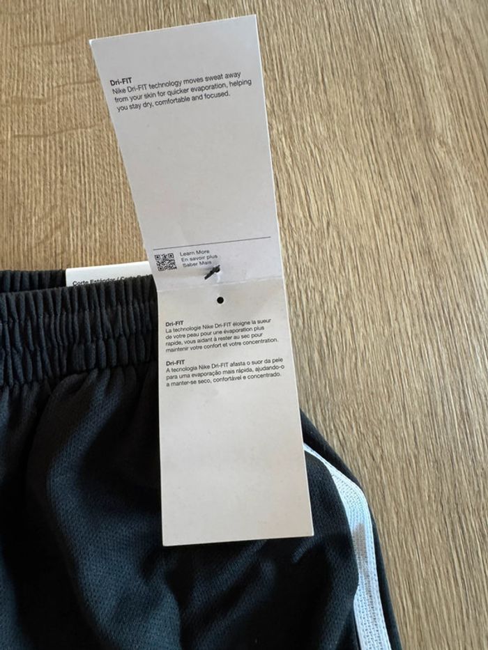 Short Nike dri-fit taille M 10-11 + ans neuf avec étiquettes - photo numéro 7