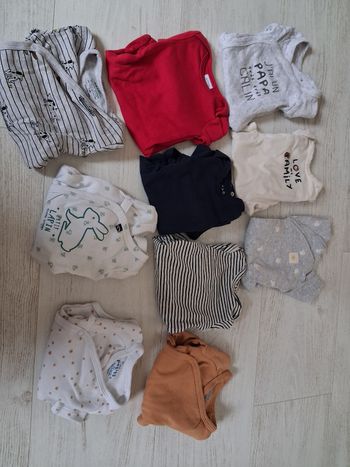 Lot 10 bodies 1 mois