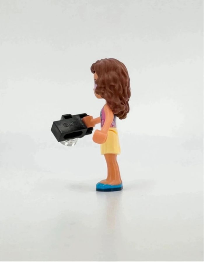 Lego Figurines Friends : Olivia prend des photos de son voyage exotique - photo numéro 3