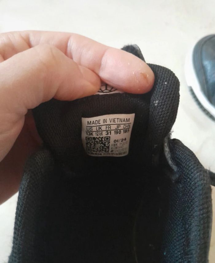 Basket Adidas taille 31 💫 - photo numéro 3