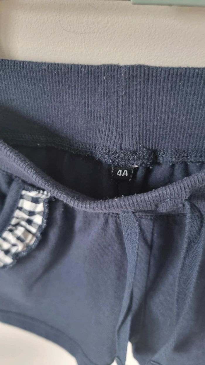 Ensemble T-shirt okaidi dream rayures et un short marien taille 4ans comme neuf - photo numéro 8