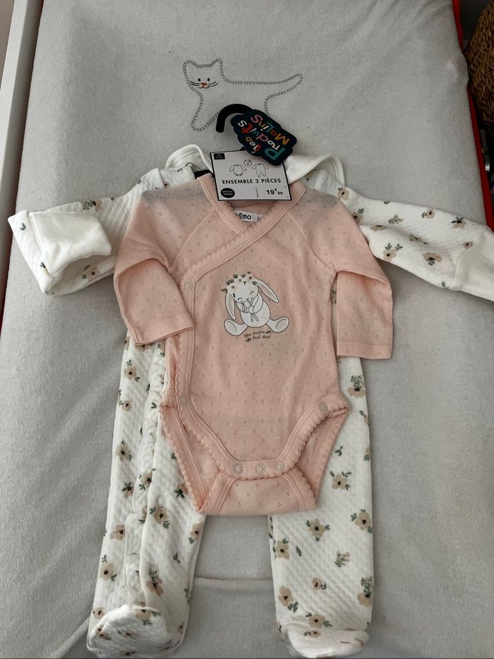 Lot Bodie pyjama bavoir