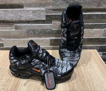 Nike tn gris militaire 34