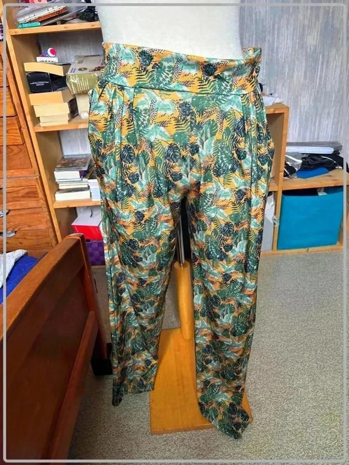 Pantalon taille unique marque zælla neuf avec étiquette