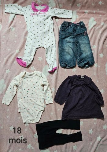 Lot de 5 vêtements 18 mois. 1 robe H&M, 1 bodie neuf, un jean, 1 legging, 1 pyjama DPAM