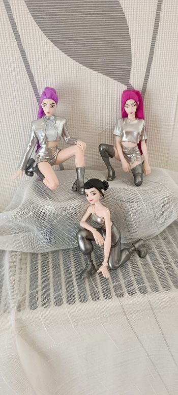 3 figurines Kpop 