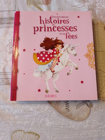Livre les plus belles histoires de princesses et de fées