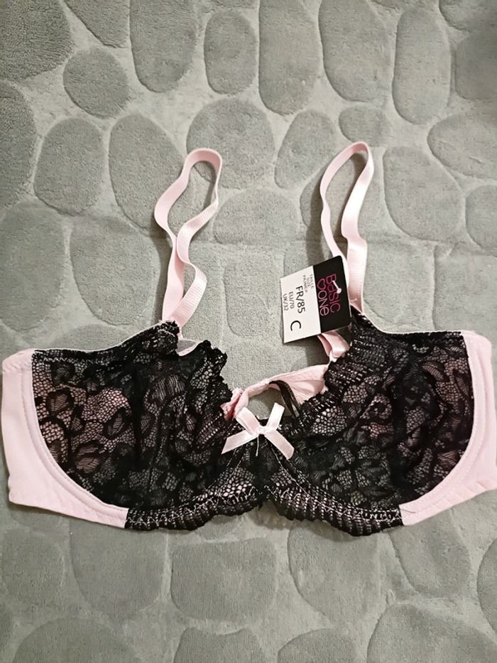 Soutien gorge 85C rose et noir