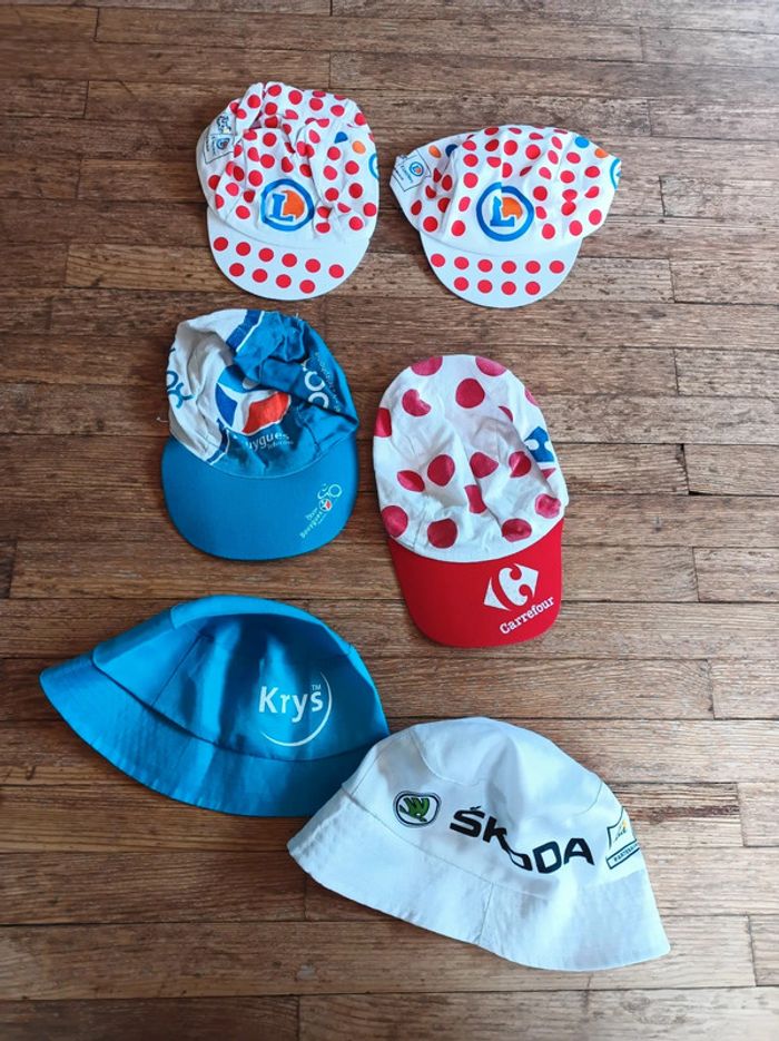 Lot casquettes et Bob Le Tour de France