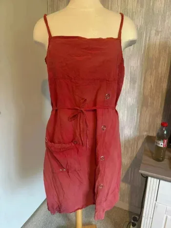Robe courte taille 46 •