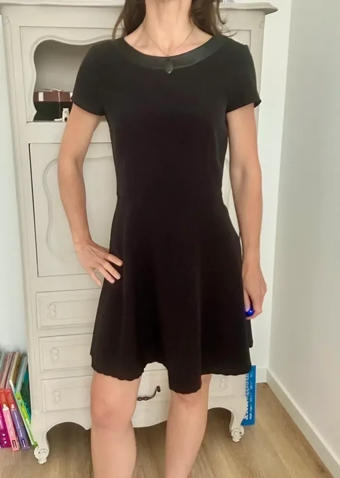Superbe petite robe noir chic et élégante Nafnaf taille 38 , M , 2 - photo numéro 3