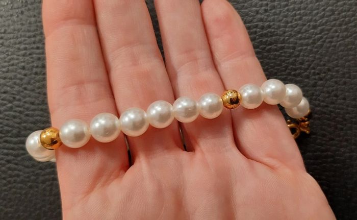 Joli bracelet en perles blanches et dorées Yves Rocher - photo numéro 2