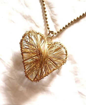 Collier Pendentif Gros Cœur Bombé Fil Fer Chaine Mini Perles Amour Bijou Doré Fantaisie Femmes