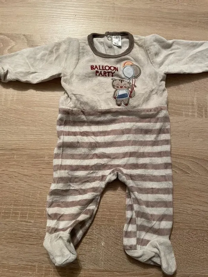 Lot de Pyjama 1 mois - photo numéro 2